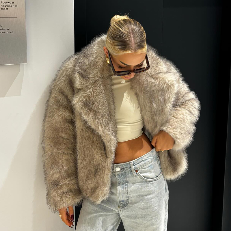 Streetwear Brands 2026 - Veste Chic en Fausse Fourrure Dégradée